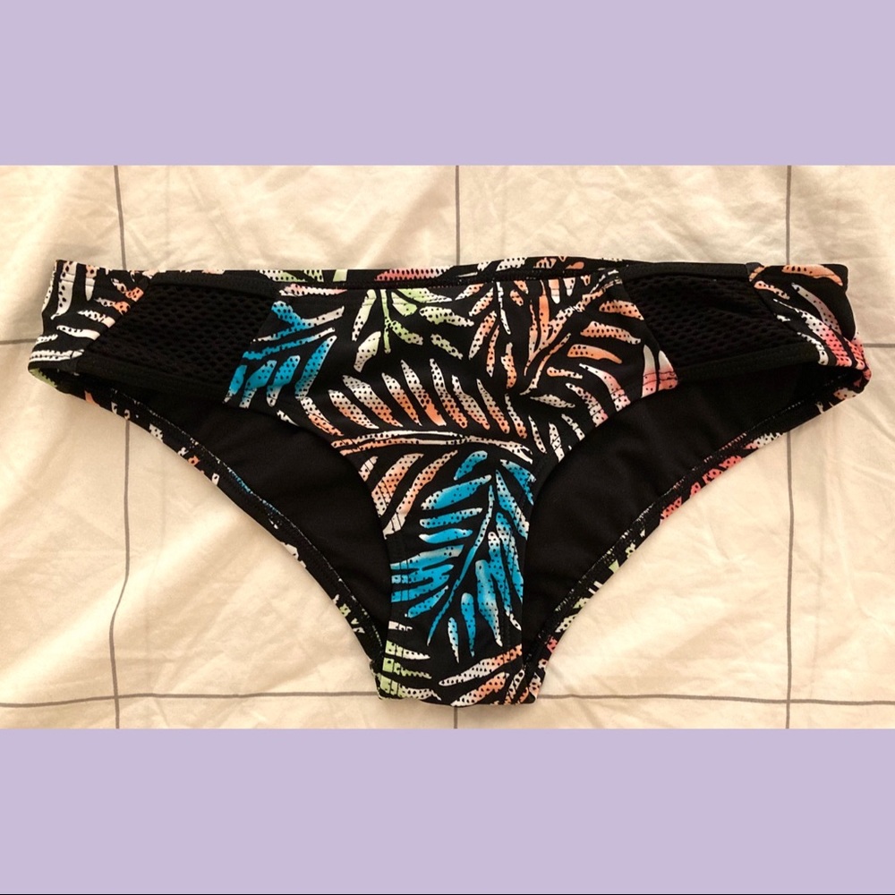 Pattern bikini bottoms with mesh